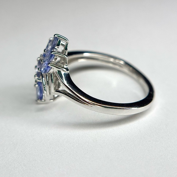 “Twinkling Beyond” Truly Divine Tanzanite Ring! 💎 - SIZE (8) - Picture 3 of 9